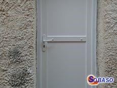 Remplacement d'une porte d'entrée PVC blanc 