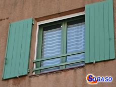 Fenêtre PVC bicoloration vert blanc 