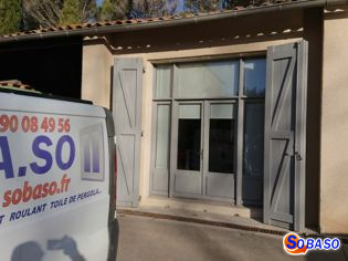 Façade de store enrouleur pour le soleil 