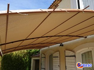 Pergola recouvert d'une toile microperforée 